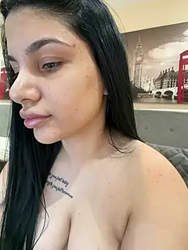 Samira30 online show from April 17, 2026, 5:49 pm