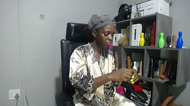 Shaniko89 online show from November 11, 2025, 4:56 am