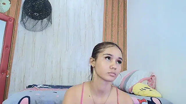 MarianaManzur online show from December 14, 2025, 7:18 pm