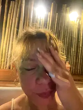 Snapshot of MilfClarett chatting on October 3, 2025, 1:35 am MilfClarett online show from October 3, 2025, 1:35 am