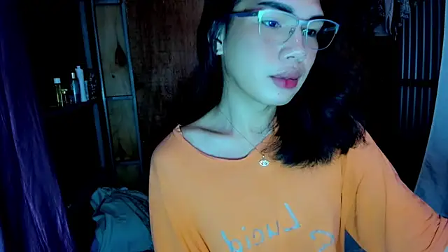 Snapshot of mav1s_ chatting on December 15, 2025, 12:59 am mav1s online show from December 15, 2025, 12:59 am