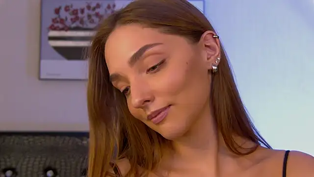 VirginieCruz online show from January 24, 2025, 12:41 pm