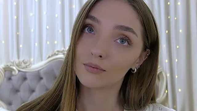 VirginieCruz online show from February 10, 2025, 4:41 am