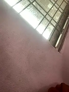 Hullax online show from March 6, 2026, 2:52 am