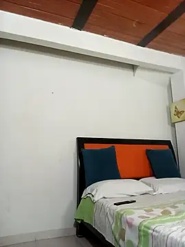 Snapshot of leah_passion chatting on October 18, 2025, 7:58 pm leah passion online show from October 18, 2025, 7:58 pm