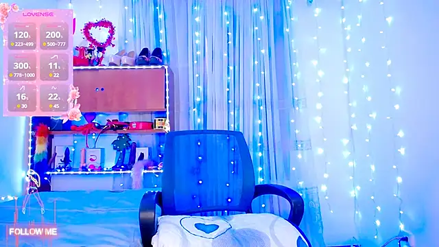 Aleexx    online show from February 2, 2025, 12:35 pm