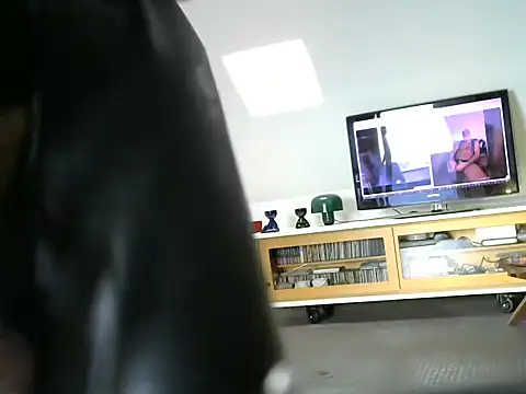 Snapshot of rodrigotof2000 chatting on December 16, 2025, 10:20 am rodrigotof2000 online show from December 16, 2025, 10:20 am