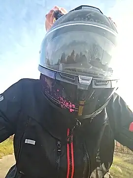 Snapshot of SARAHARD chatting on December 17, 2025, 1:39 pm SARAHARD online show from December 17, 2025, 1:39 pm