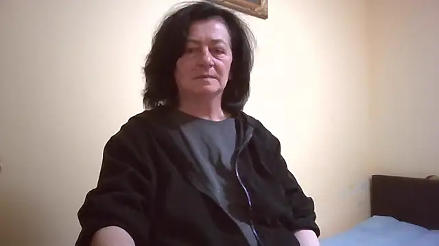 GypsiQueen2 online show from April 19, 2026, 6:54 pm