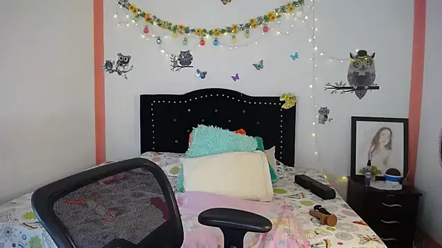 naughty girl 4u online show from February 27, 2025, 7:37 pm