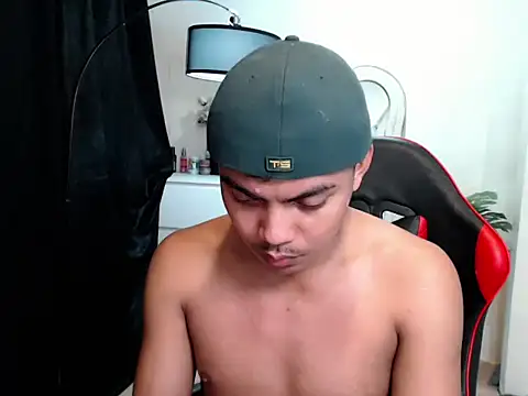 Snapshot of asianboyhunt chatting on April 15, 2026, 11:27 pm asianboyhunt online show from April 15, 2026, 11:27 pm