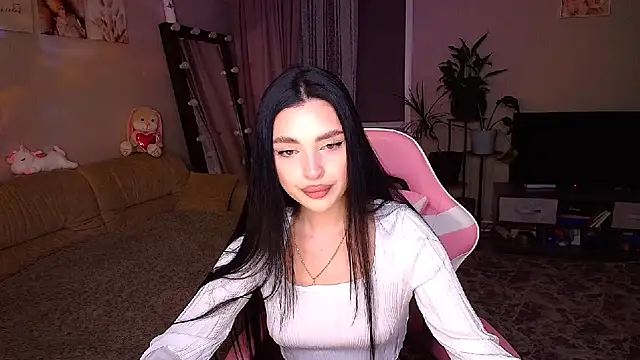   Malika   online show from October 12, 2025, 3:33 pm