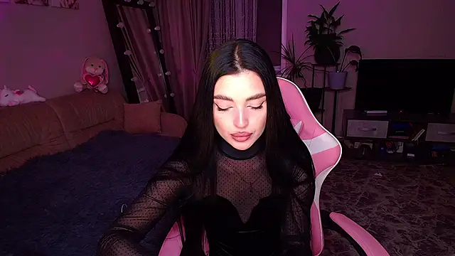   Malika   online show from October 17, 2025, 12:52 pm