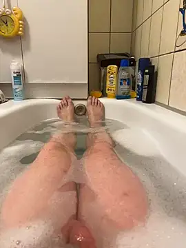 David19932908 online show from December 16, 2024, 6:27 pm