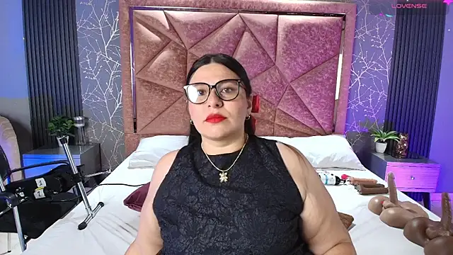 Amanda-Cruz online show from December 1, 2025, 9:20 pm