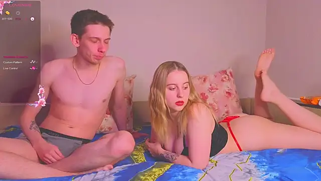 Snapshot of cuple_off chatting on December 4, 2025, 11:30 am cuple off online show from December 4, 2025, 11:30 am