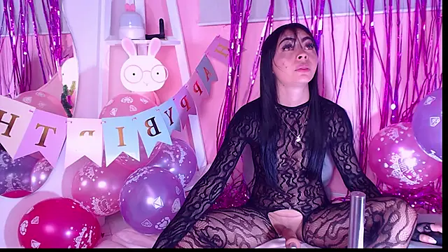 Snapshot of Sweet_Susie_ chatting on November 18, 2025, 8:57 pm Sweet Susie online show from November 18, 2025, 8:57 pm