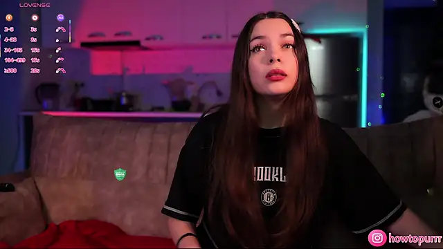 Snapshot of How2Meow chatting on November 15, 2025, 4:36 pm How2Meow online show from November 15, 2025, 4:36 pm