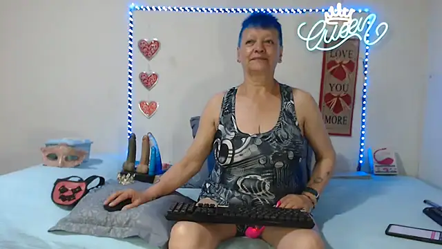 Snapshot of loquitaqueen011 chatting on May 10, 2026, 3:17 pm loquitaqueen011 online show from May 10, 2026, 3:17 pm