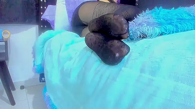 Snapshot of amareto_queen chatting on October 31, 2025, 10:22 pm amareto queen online show from October 31, 2025, 10:22 pm