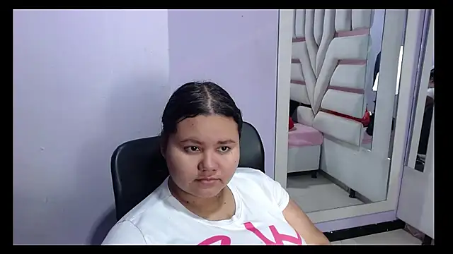 ValenTitis online show from November 13, 2025, 8:19 pm