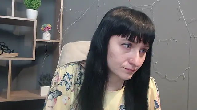 NinaFlawlees online show from November 29, 2025, 1:03 pm