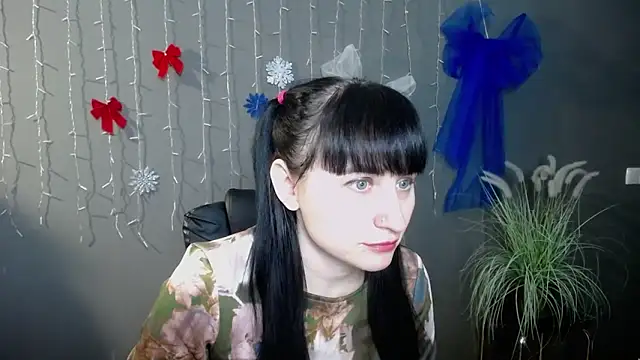 NinaFlawlees online show from December 18, 2025, 1:39 pm