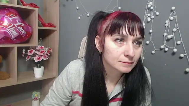 NinaFlawlees online show from February 13, 2026, 7:04 am