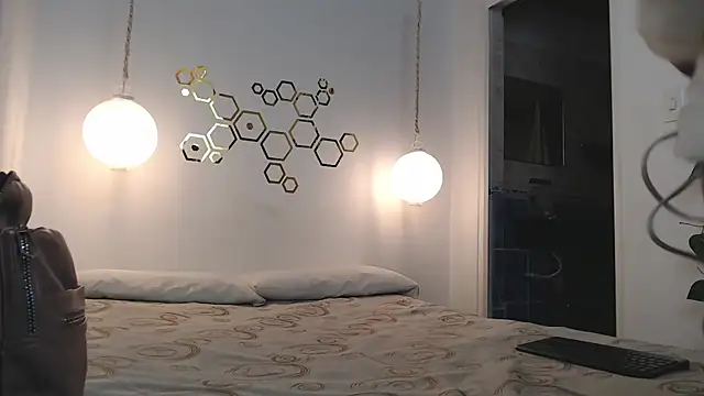 adriscute online show from March 18, 2025, 4:26 am