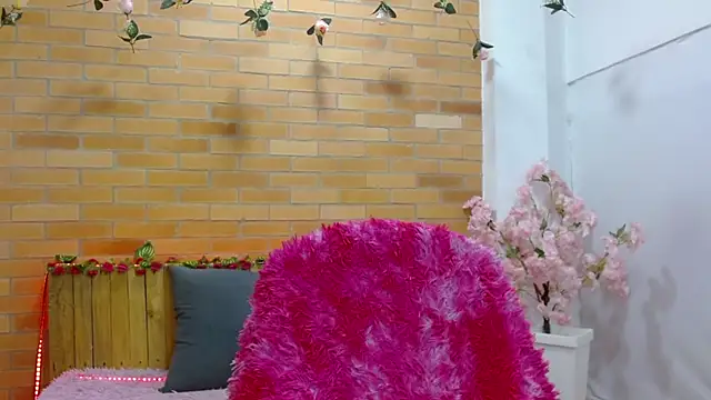 adriscute online show from June 6, 2026, 2:38 am
