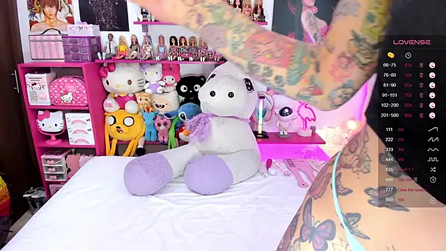 tattooBabyxxx online show from February 4, 2025, 8:59 pm