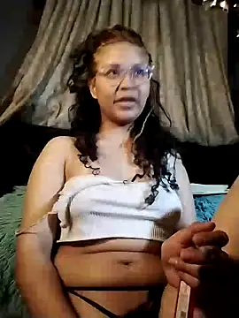 Snapshot of Hathorlove chatting on December 17, 2024, 11:05 pm Hathorlove online show from December 17, 2024, 11:05 pm