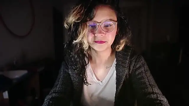 Hathorlove online show from April 5, 2026, 6:43 am