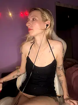 bunnydark00 online show from December 13, 2025, 7:53 pm