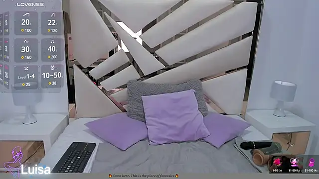 Snapshot of Naughty__Mom chatting on January 8, 2025, 12:05 pm Naughty Mom online show from January 8, 2025, 12:05 pm