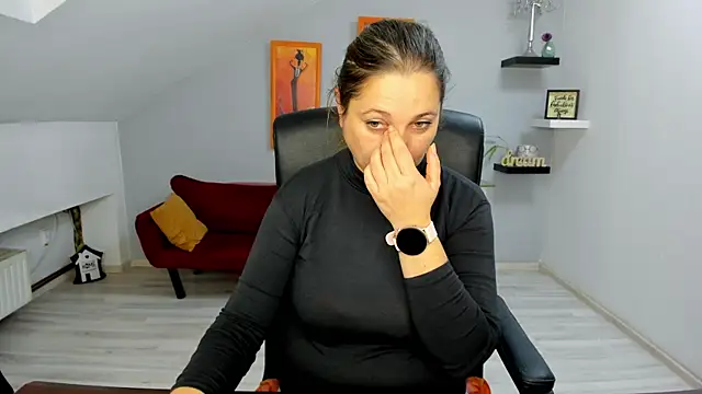 LollaGirl online show from November 21, 2025, 4:22 am