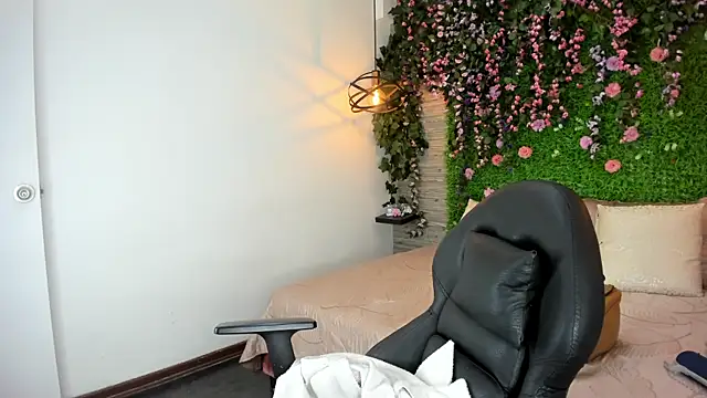 SarahDeyvis online show from December 2, 2025, 1:17 pm