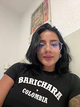 Snapshot of Ale_Lewis chatting on October 29, 2025, 9:27 pm Ale Lewis online show from October 29, 2025, 9:27 pm