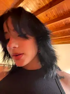 Snapshot of Ale_Lewis chatting on December 2, 2025, 10:05 pm Ale Lewis online show from December 2, 2025, 10:05 pm