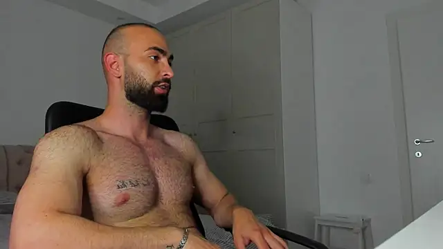 MichaelMasterss online show from May 26, 2026, 10:28 pm