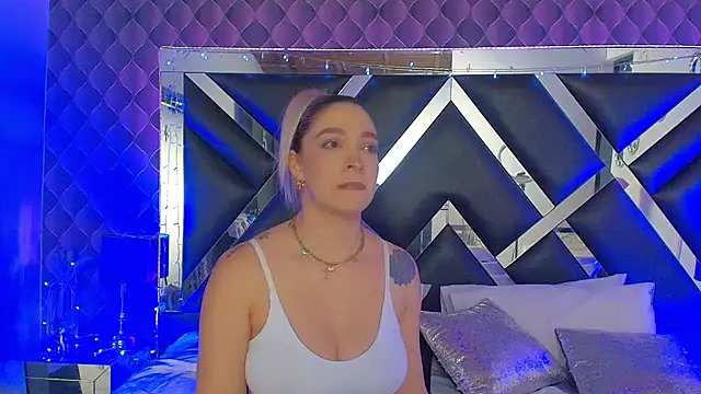 victoriaa lee  online show from January 9, 2026, 9:05 pm