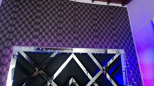 victoriaa lee  online show from February 3, 2026, 8:36 pm