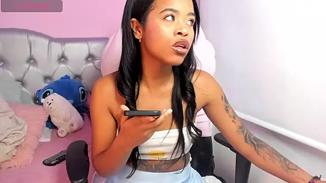 Mia damm online show from November 7, 2025, 3:39 am