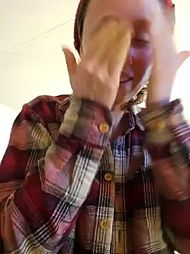 mossy kiss online show from December 8, 2024, 3:02 pm