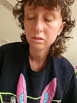 mossy kiss online show from October 23, 2025, 3:44 pm