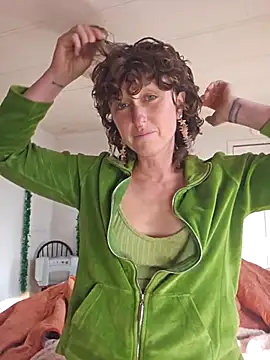 mossy kiss online show from December 14, 2025, 8:02 pm