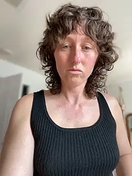 mossy kiss online show from March 15, 2026, 4:46 pm