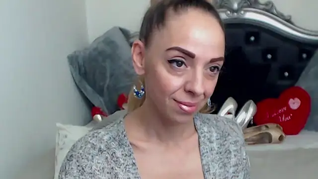 AylyneRichards online show from September 16, 2025, 5:41 am