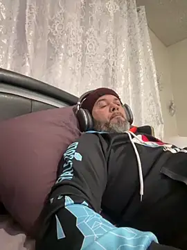 Snapshot of Cristian-Brayan chatting on November 19, 2025, 11:10 am Cristian-Brayan online show from November 19, 2025, 11:10 am