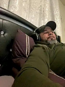 Snapshot of Cristian-Brayan chatting on November 24, 2025, 11:21 am Cristian-Brayan online show from November 24, 2025, 11:21 am